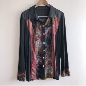 ✨$7 CLEAR-OUT✨ Vintage Western Faux Snakeskin Button Down Blouse | Black Red